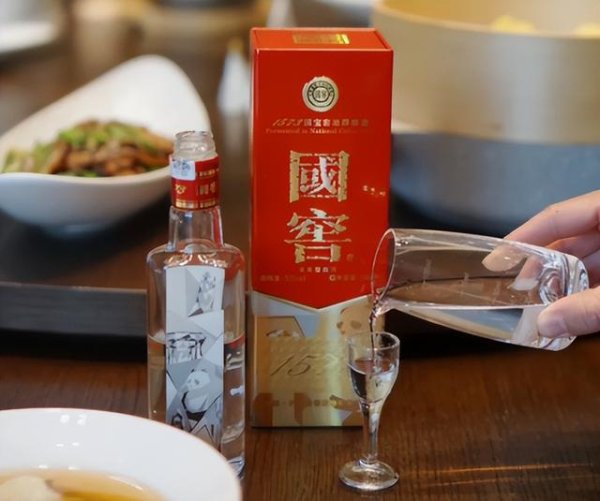 融金牛 在河南，一年卖了30个亿，不是宝丰酒、杜康酒，而是四川一白酒